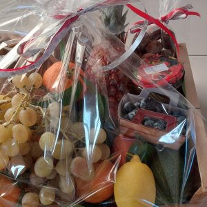 Panier de fruits, confiture et nougat